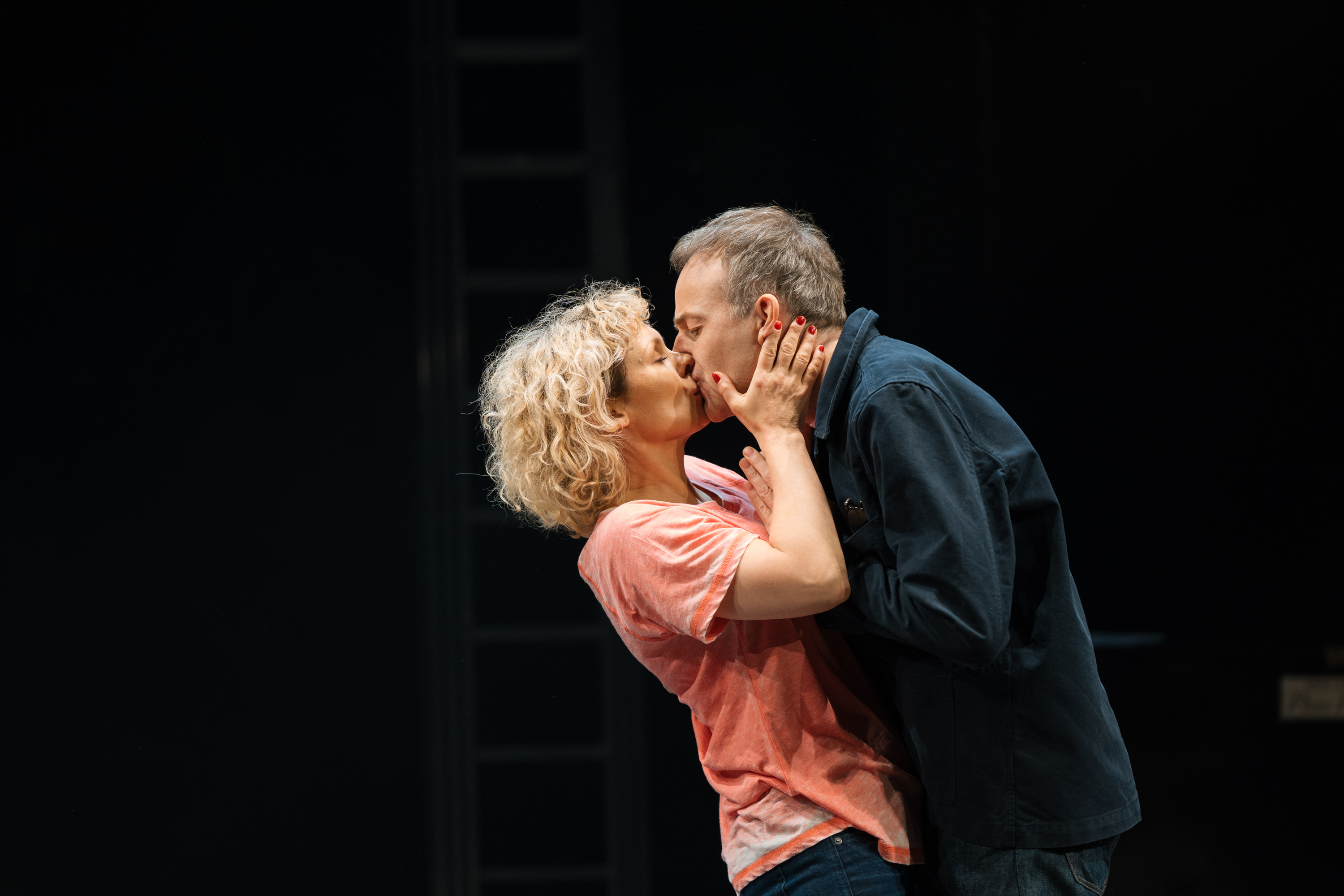 Stage Kiss Review: A Deliciously Meta Comedy Triumphs at Hampstead Theatre