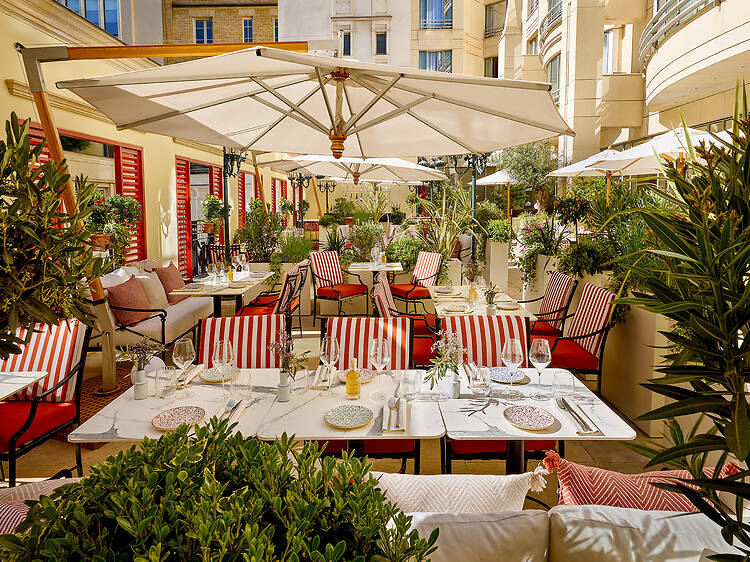 Cira : le jardin méditerranéen secret du Paris Marriott Champs Elysees fait son retour à Paris