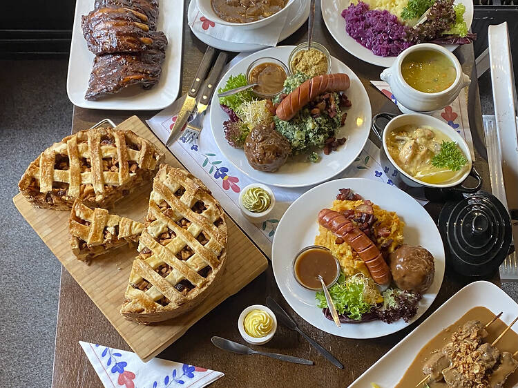 Try traditional Dutch food at Zwaantje