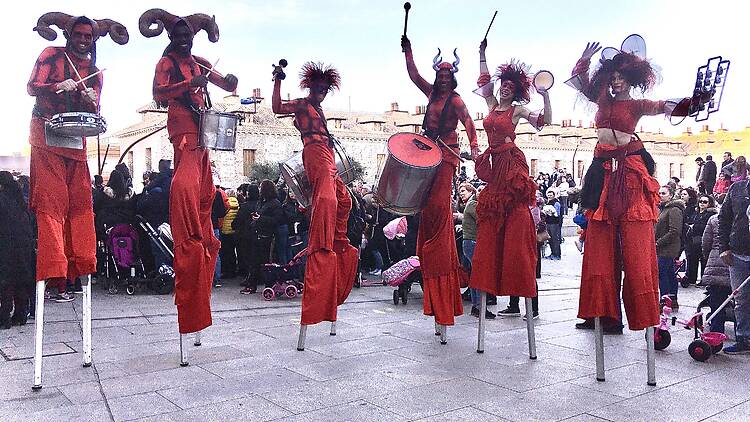 "Sátiros y demonios".