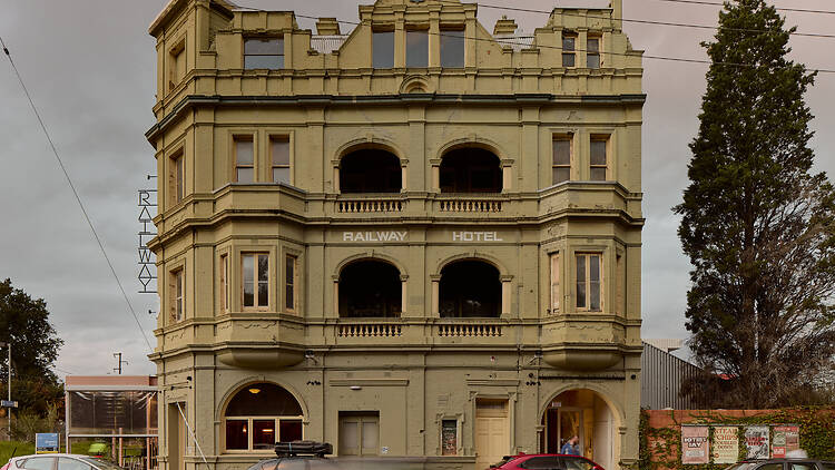 Hotel Railway front facade.