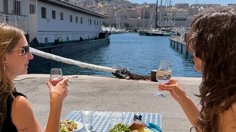 Le Café de la Consigne Apéro les pieds dans l'eau