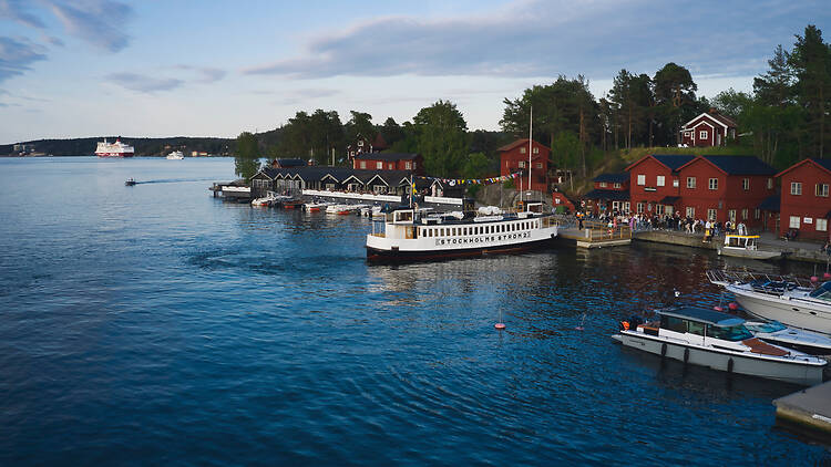 Hugg in på grillad fisk på Båtshaket, Ålö Hugg in på grillad fisk på Båtshaket, Ålö