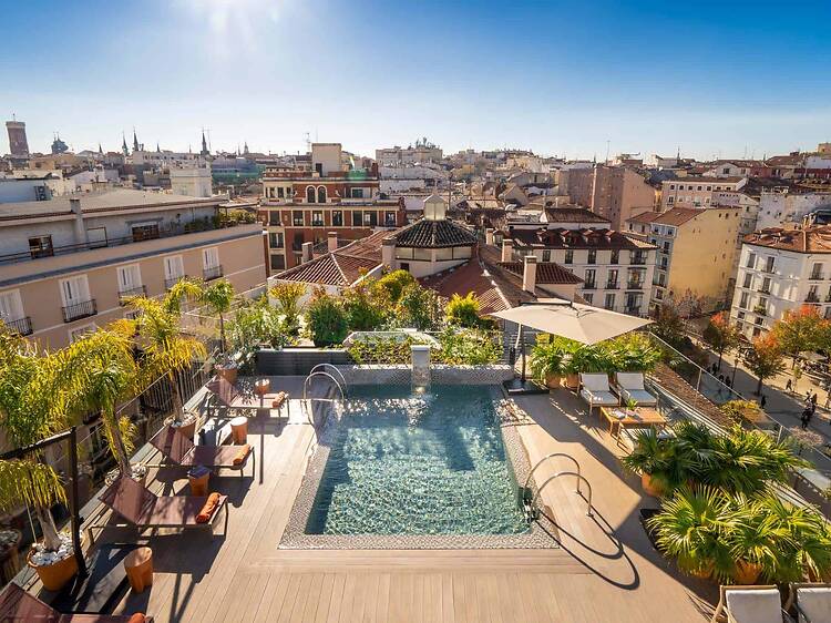 Descubre Madrid desde sus hoteles: guía de terrazas, 'rooftops' y jardines para planes al aire libre