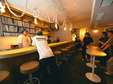 池尻大橋にソウル発のミュージックバー「Kompakt Record Bar」の海外1号店がオープン
