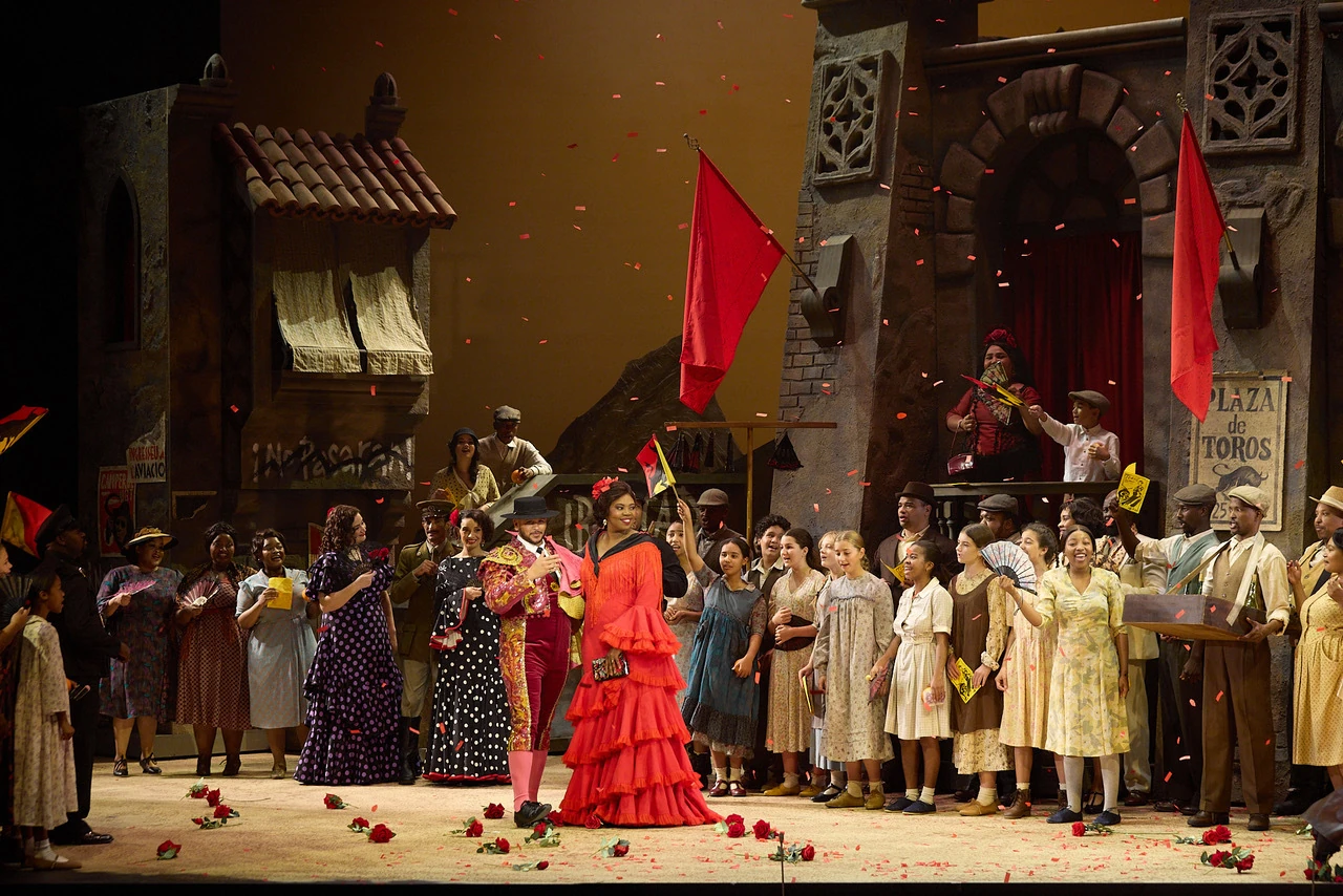 Carmen features an all-South African cast led by Nonhlanhla Yende, alongside Lukhanyo Moyake, Vuvu Mpofu and Conroy Scott. 