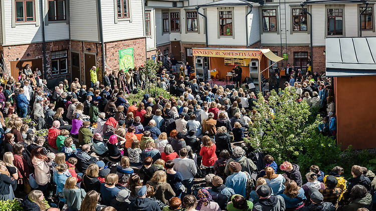 Lumoudu lyriikasta Annikin runofestivaalilla Lumoudu lyriikasta Annikin runofestivaalilla
