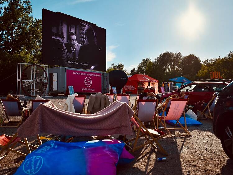 10.6. Premiär för drive-in-bio, Solvalla