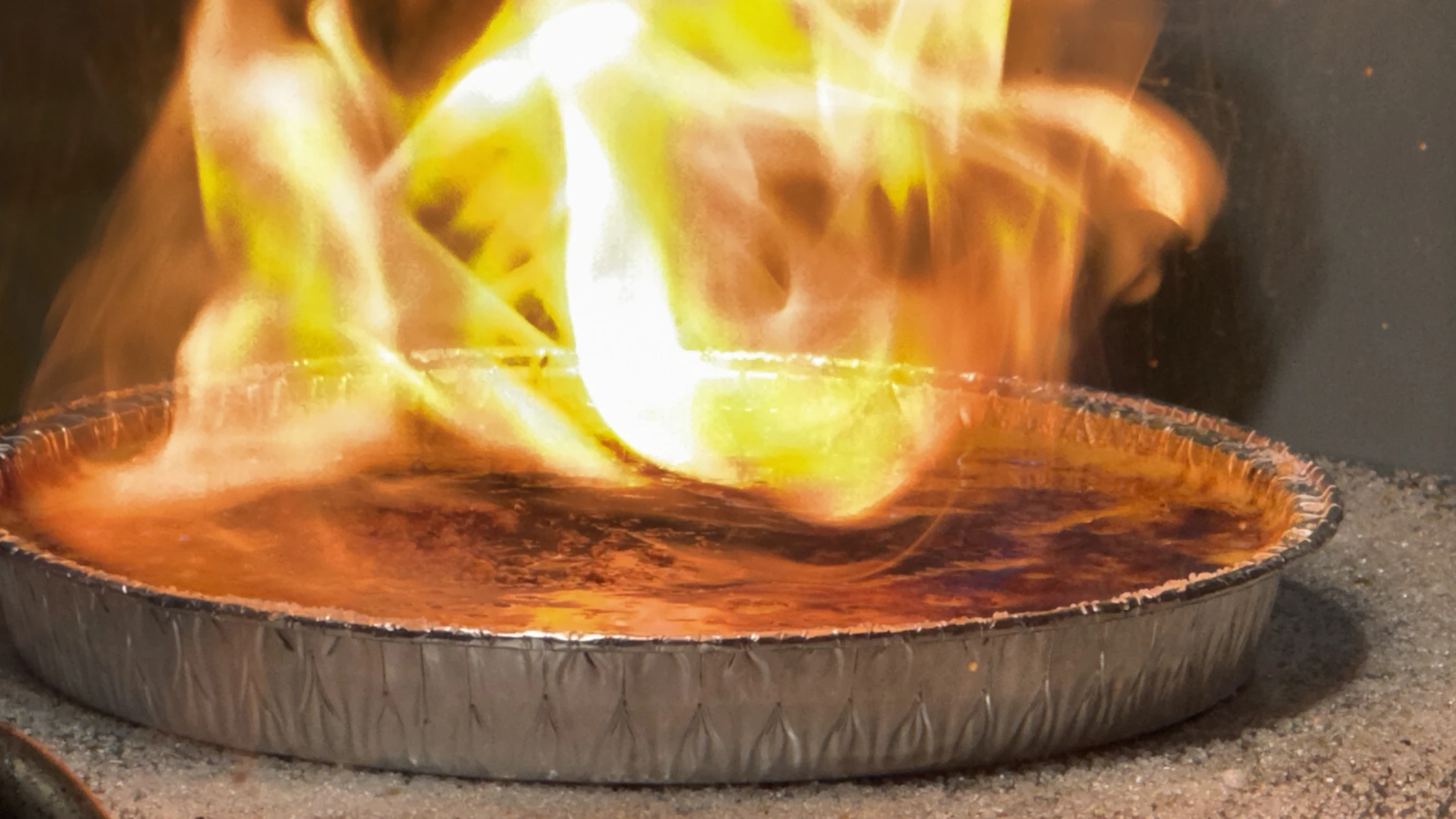 Giant cr&egrave;me br&ucirc;l&eacute;e, Bon Brulee