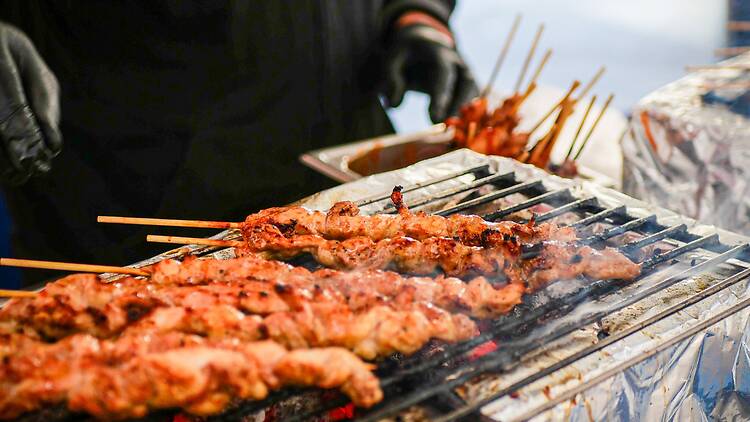 Brochettes de poulet grillé
