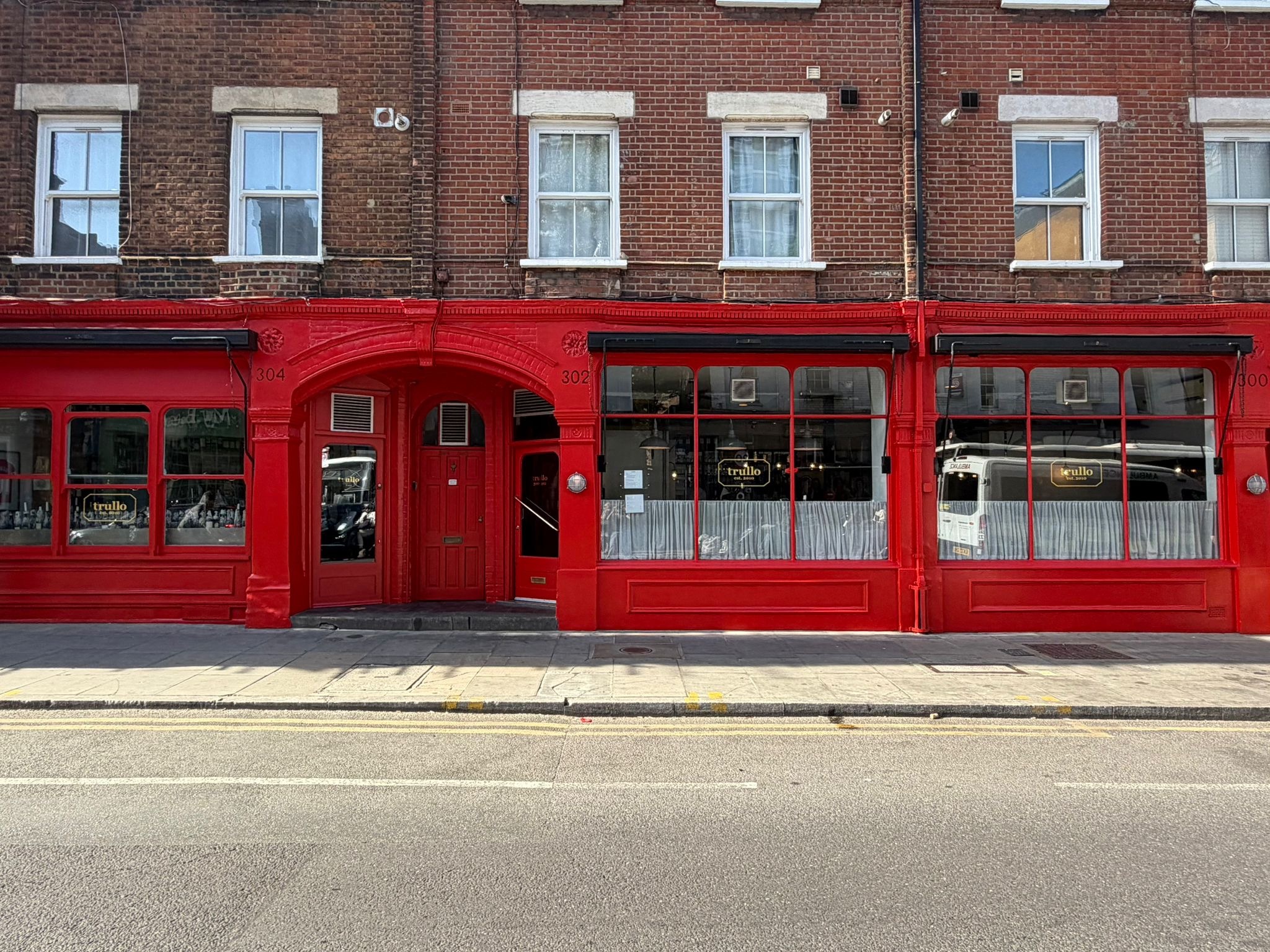 Iconic Islington restaurant Trullo has been painted red to celebrate Arsenal's Premier League title
