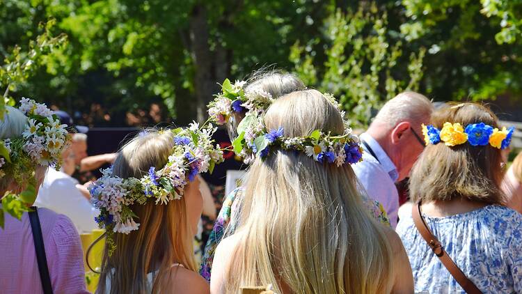 Varför anses just Dalarna vara “hjärtat” av det svenska midsommarfirandet? Varför anses just Dalarna vara “hjärtat” av det svenska midsommarfirandet?