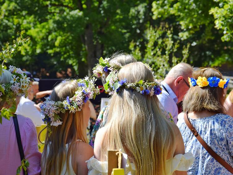 Varför anses just Dalarna vara “hjärtat” av det svenska midsommarfirandet? Varför anses just Dalarna vara “hjärtat” av det svenska midsommarfirandet?