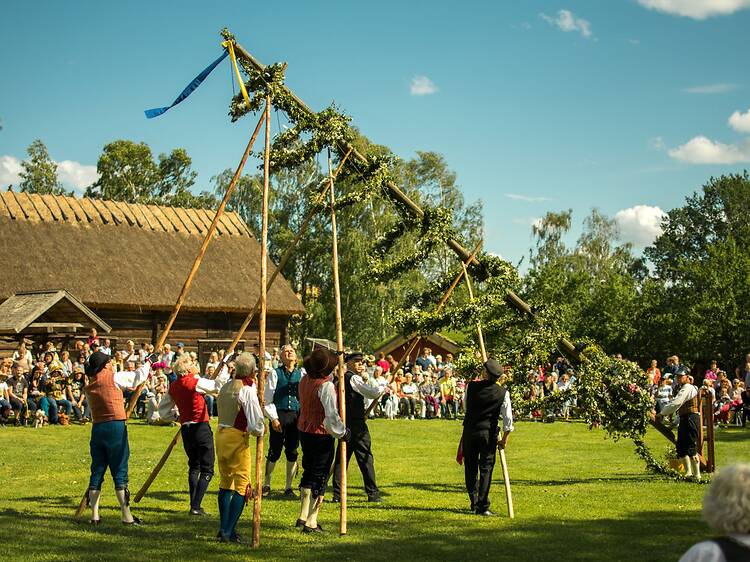 Fira midsommar i Dalarna – allt du behöver veta Fira midsommar i Dalarna – allt du behöver veta
