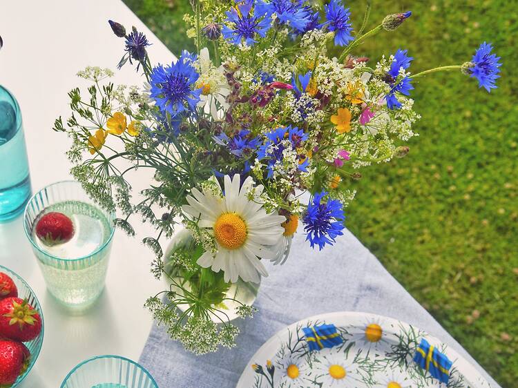Kan man fira på andra dagar än midsommarafton? Kan man fira på andra dagar än midsommarafton?