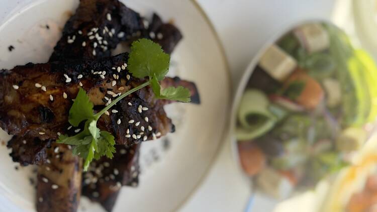 Wings and salad dish from Ukko
