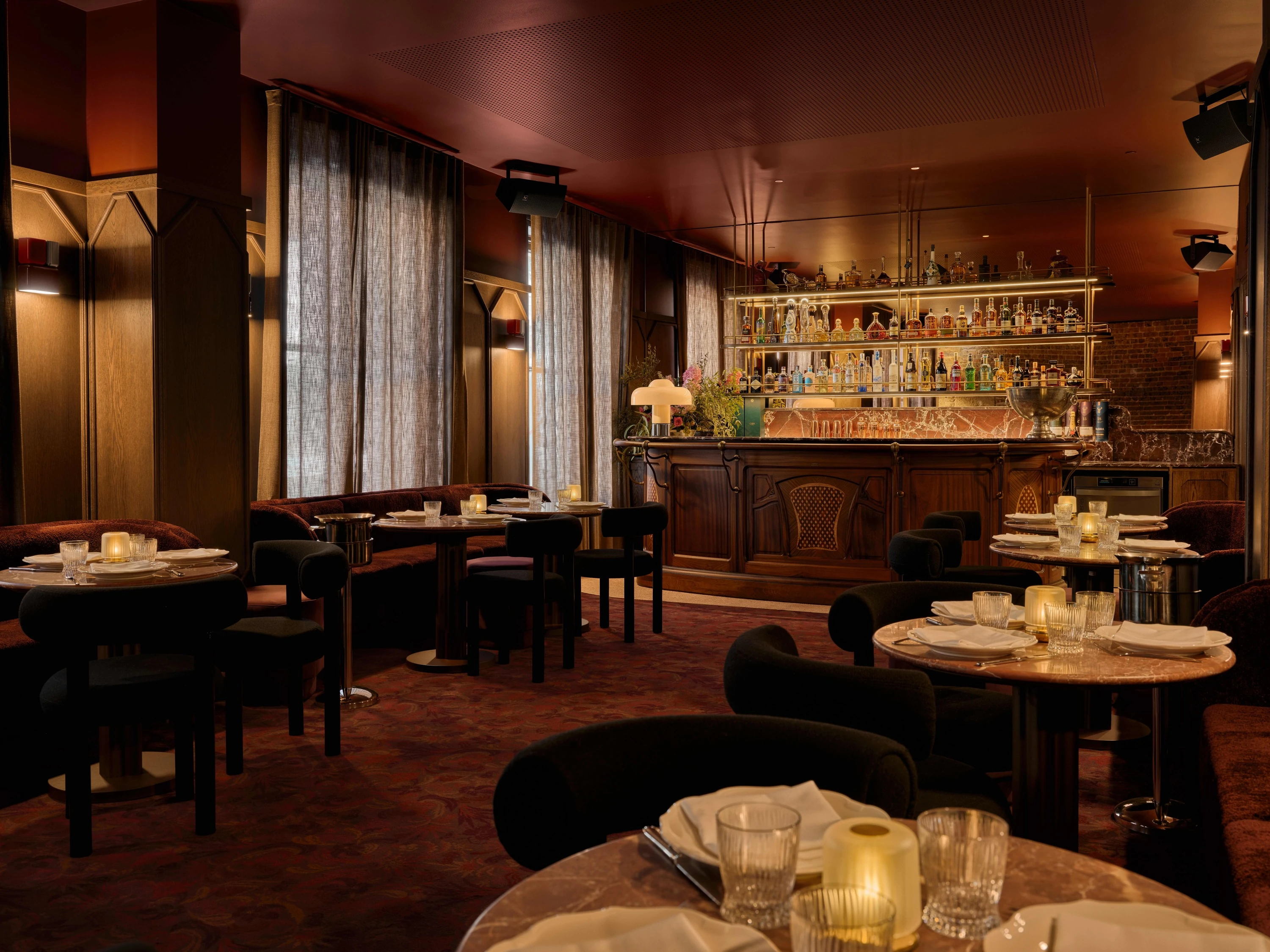 Charlie&rsquo;s Bar