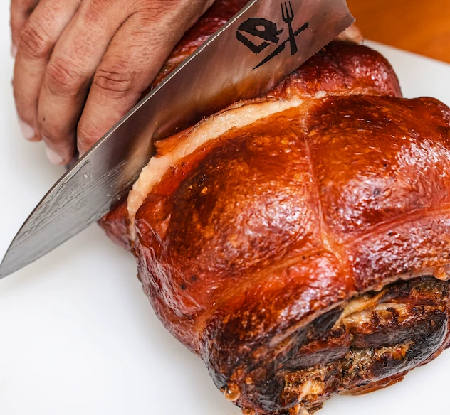 La Porca, porc catal&agrave;  del bo rostit llarg i tallat al moment
