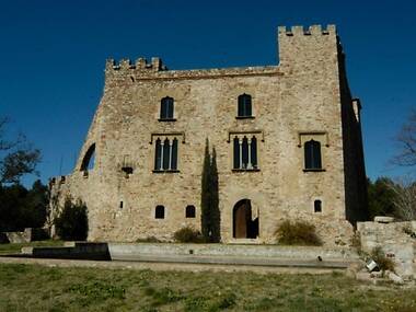 Els jardins d'un castell del segle X a mitja hora de Barcelona obren les portes per una festa amb música dels 90 i 2000