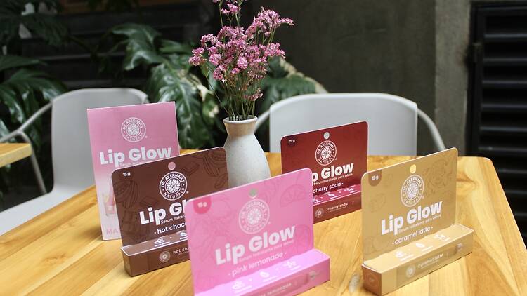 Disfruta de una bebida inspirada en los lip glow de Dr Akerman’s Disfruta de una bebida inspirada en los lip glow de Dr Akerman’s