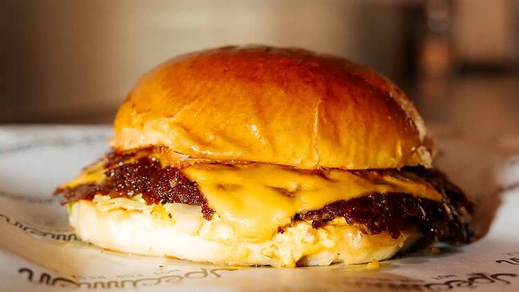 Ce smash burger parisien vient d’être sacré 6e meilleur burger du monde par Time Out Ce smash burger parisien vient d’être sacré 6e meilleur burger du monde par Time Out