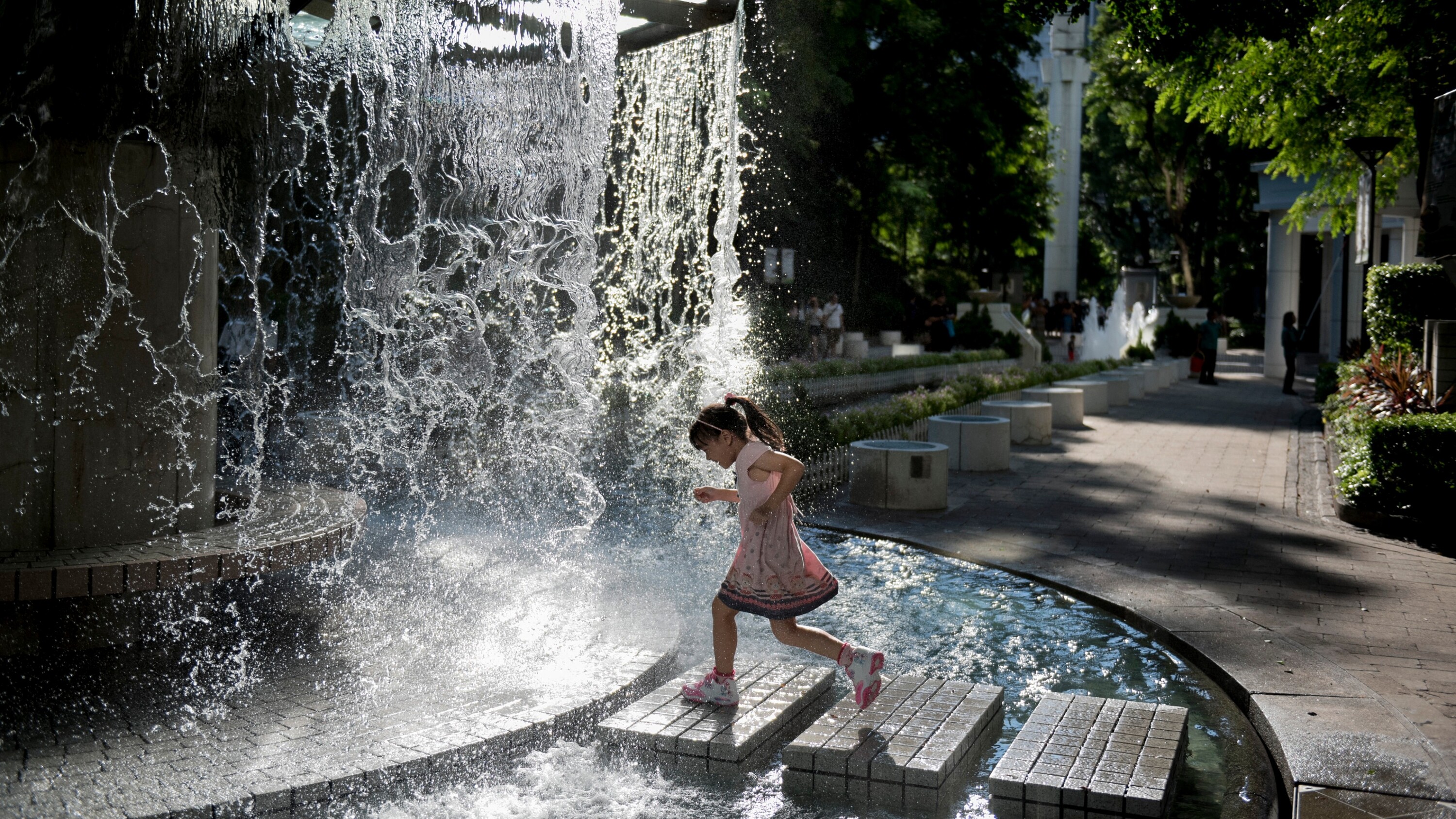 Hong Kong temperatures to remain blisteringly hot until weekend thunderstorms