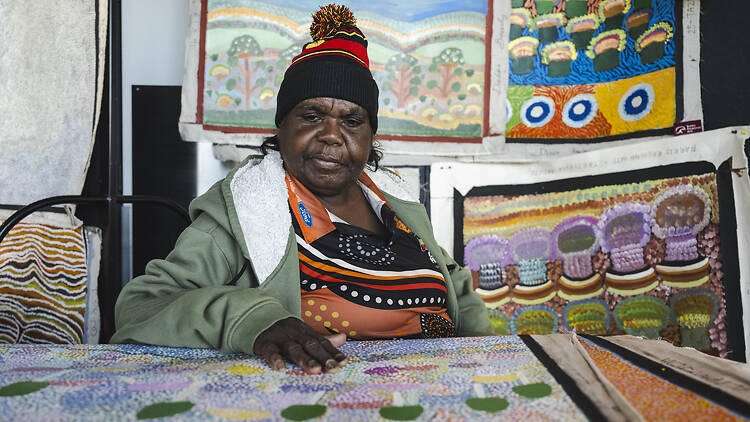 Aboriginal artist Debbie Napanangka Beasley – Barkly Arts