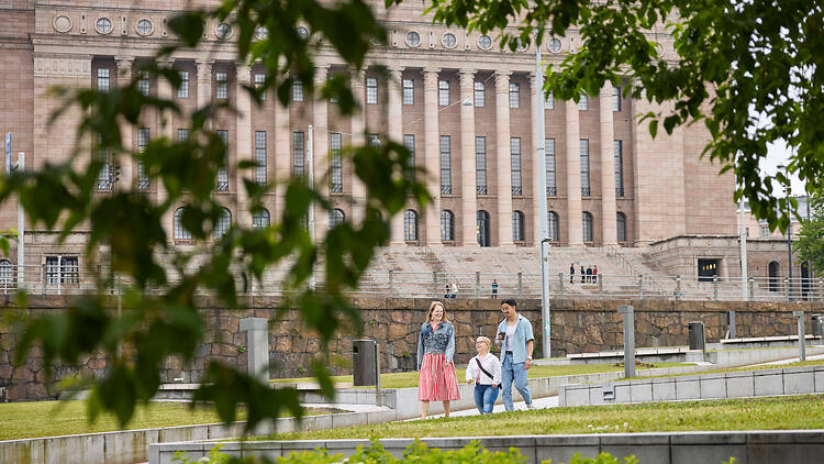 Astu sisään Eduskuntataloon Astu sisään Eduskuntataloon