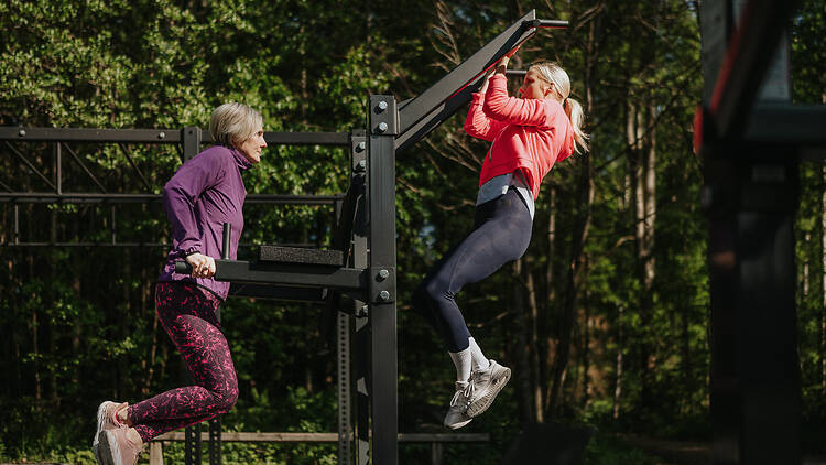 Work out, throw frisbees and leap around outdoors for free Work out, throw frisbees and leap around outdoors for free