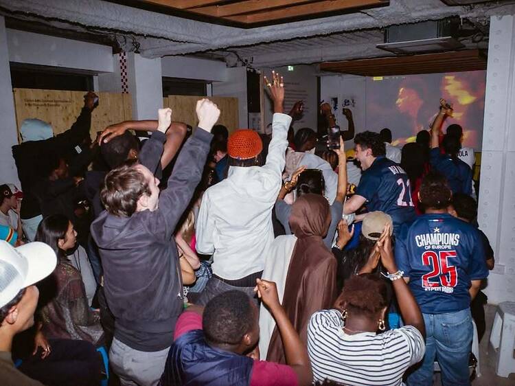 9 lieux culturels où voir la finale entre Paris Saint-Germain et Arsenal en mode fan zone