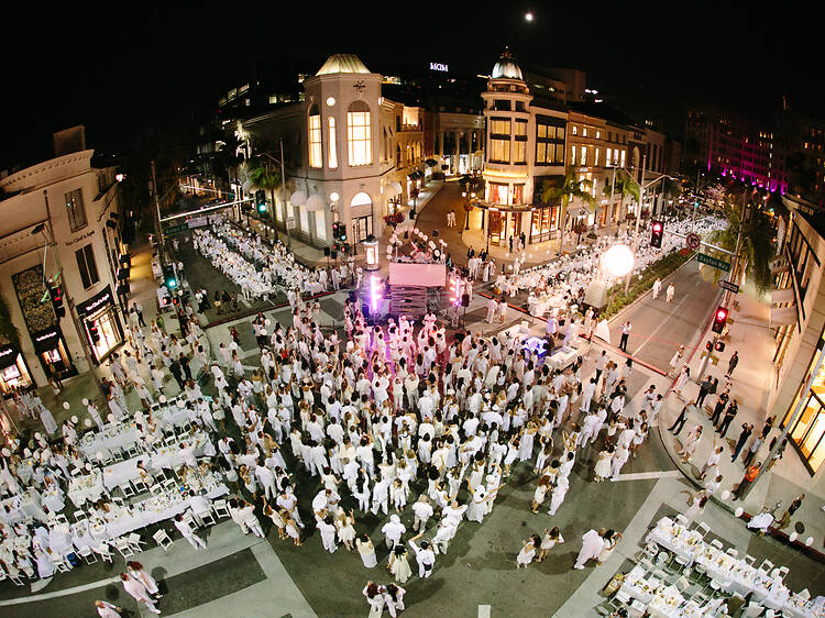 Dîner en Blanc, the largest dinner party in the world, is returning to L.A. after 7 years Dîner en Blanc, the largest dinner party in the world, is returning to L.A. after 7 years