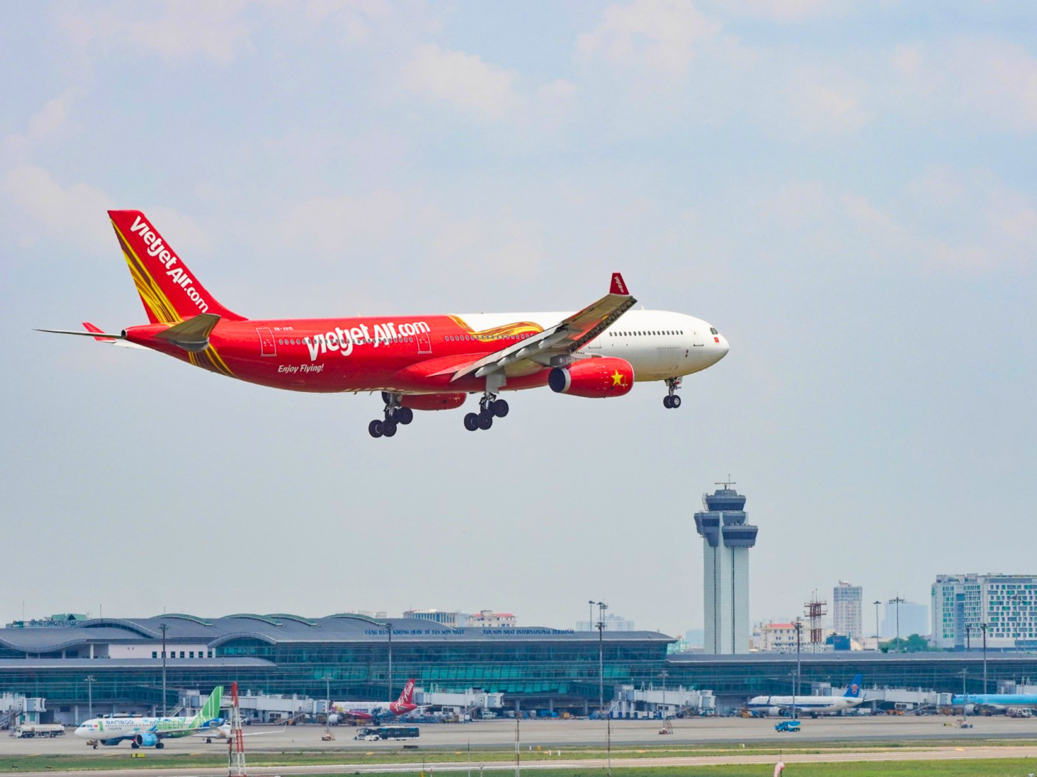Australians can score a two-in-one holiday to Europe from $790 with Vietjet's new budget route