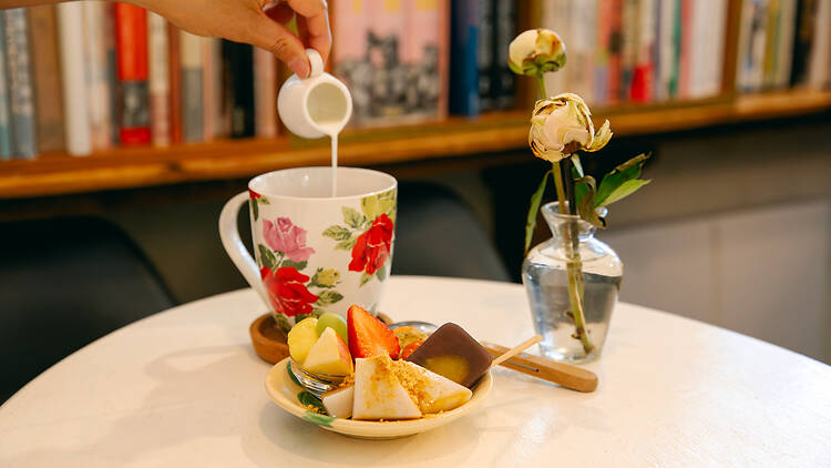 ホモ本ブックカフェ オカマルト