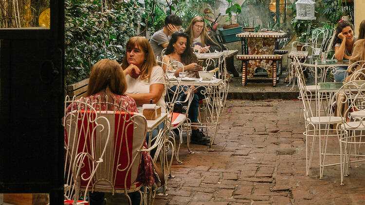 Malvón: brunch de día y nuevo menú de noche