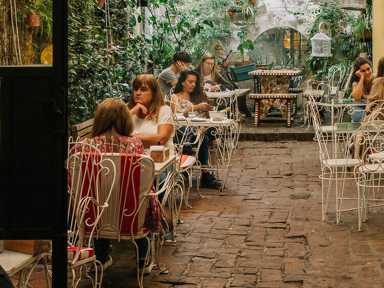 Malvón: brunch de día y nuevo menú de noche