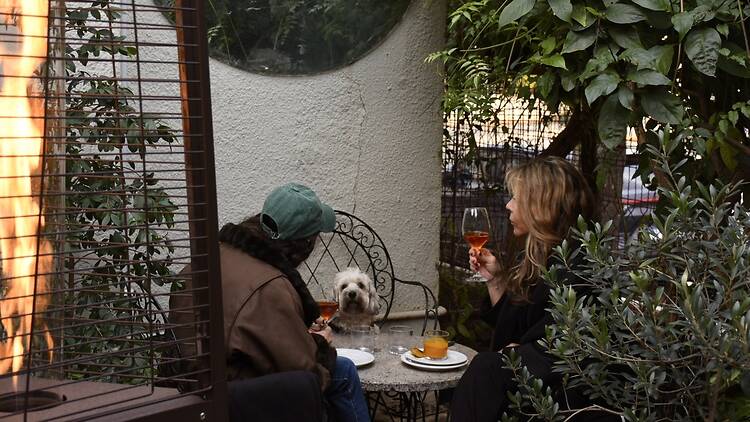 Beza: brasas y vinos naturales