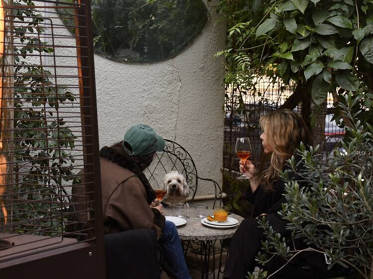 Beza: brasas y vinos naturales