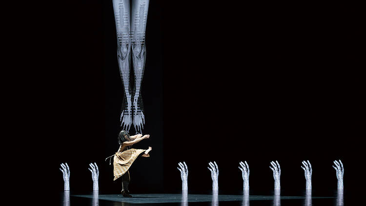Lunar Halo by Cloud Gate Dance Theatre Lunar Halo by Cloud Gate Dance Theatre