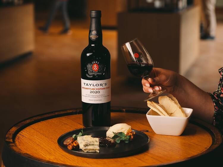 Novas salas, masterclasses e harmonizações. As novas experiências da Taylor's para explorar o vinho do Porto Novas salas, masterclasses e harmonizações. As novas experiências da Taylor's para explorar o vinho do Porto