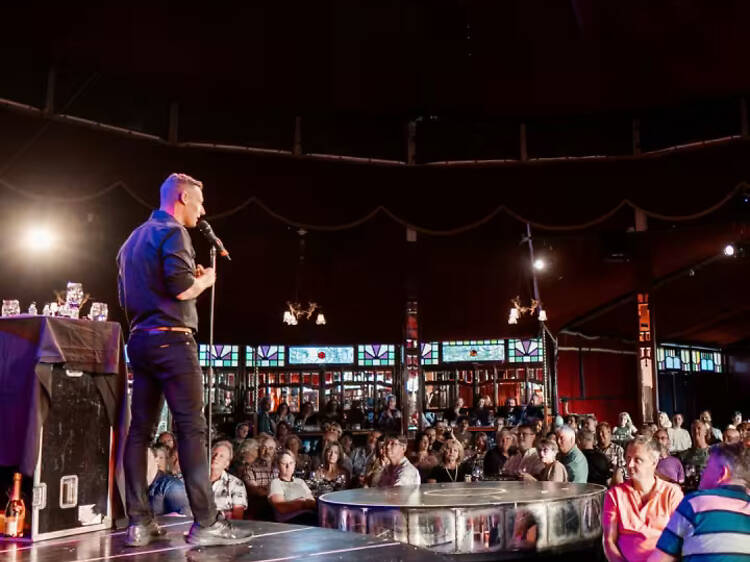 An Idiot’s Guide to Wine is bringing stand-up and wine tastings to Mandela Square