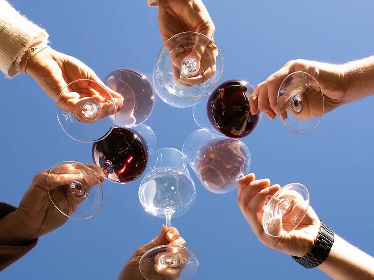 Muitos brindes! Vinhos de Portugal desembarca no Jockey com safras históricas, grandes produtores, especialistas e degustações Muitos brindes! Vinhos de Portugal desembarca no Jockey com safras históricas, grandes produtores, especialistas e degustações
