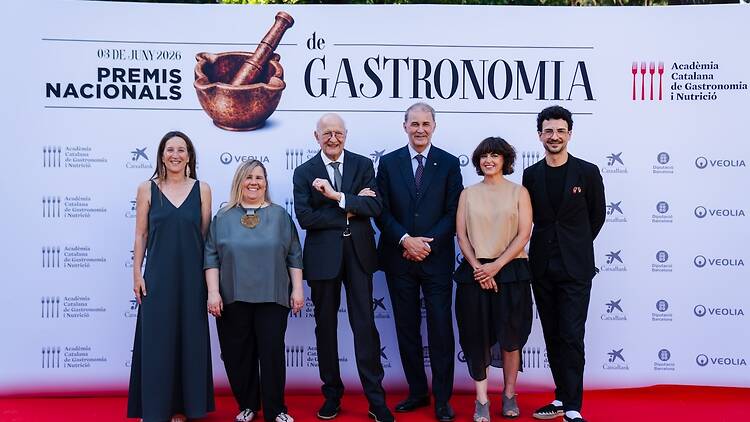 Els guardonats dels Premis Nacionals de Gastronomia, de dreta a esquerra: Raül Balam, Patricia Sierra, Joan Font, Jaume Subirós, Laia Coma i Trinitat Gilbert