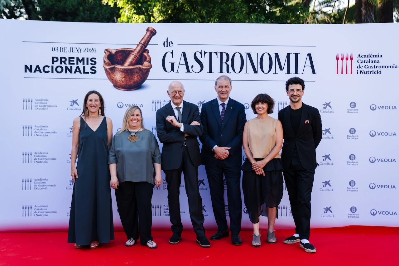 Els guardonats dels Premis Nacionals de Gastronomia, de dreta a esquerra: Ra&uuml;l Balam, Patricia Sierra, Joan Font, Jaume Subir&oacute;s, Laia Coma i Trinitat Gilbert