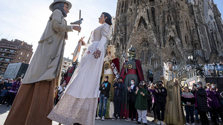 Cercavila, Cercavila organitzada per la Colla de Gegants de la Sagrada Família, amb la participació d'altres colles de Catalunya. Activitat per commemorar la finalització de la torre de la Mare de Déu