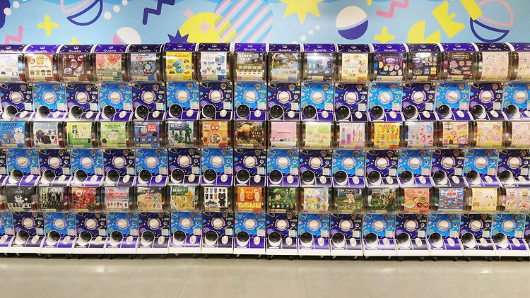 Qualia 10th Anniversary Gacha Gacha Exhibit