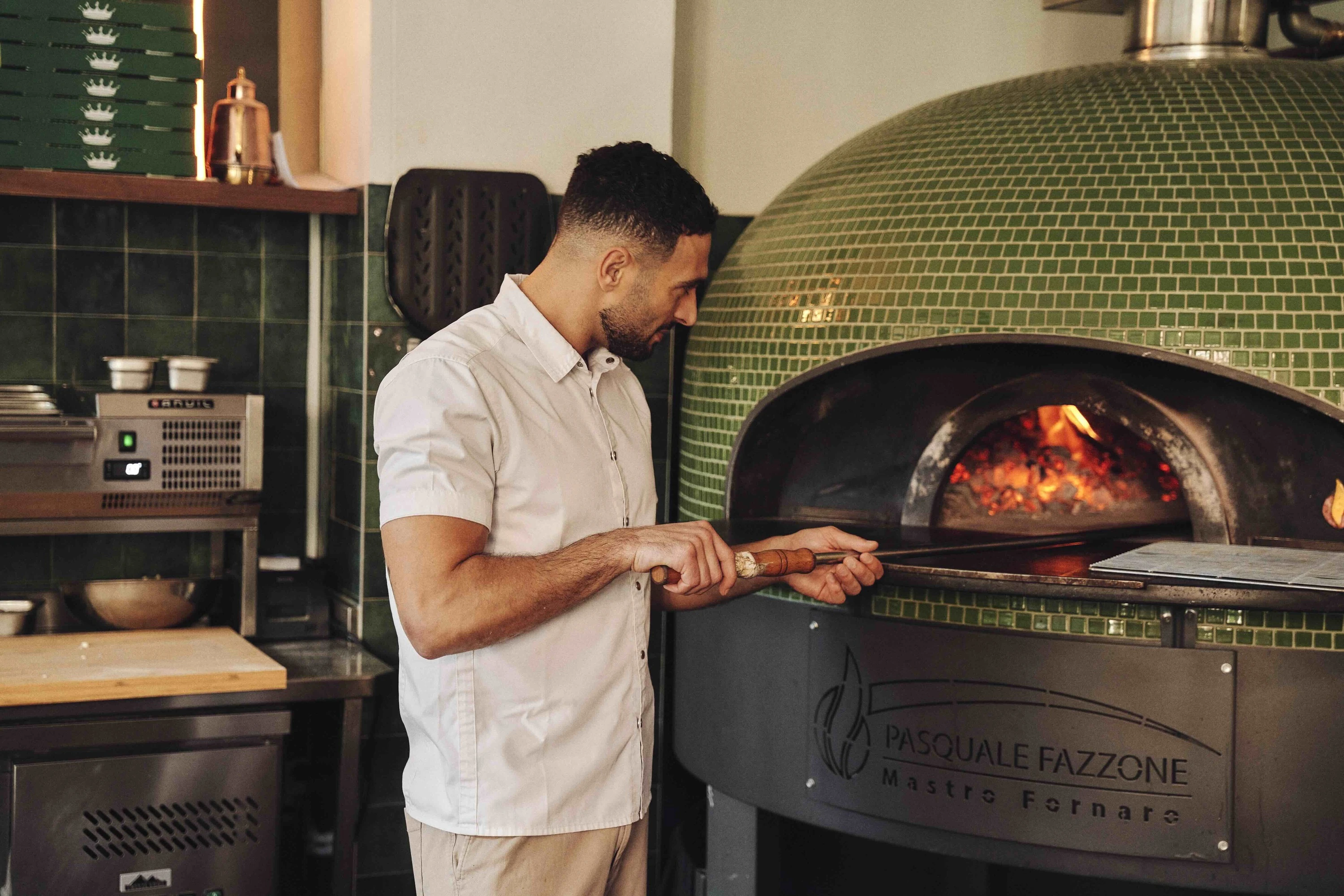 Pizza chef Matteo Ernandes 