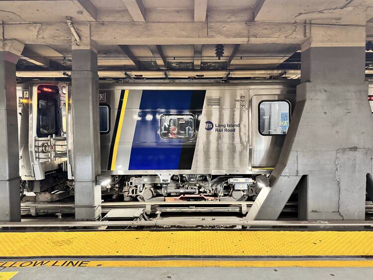 This new transit app shows NYC's subway, bus and rail systems together in real time