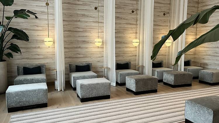 The relaxation lounge at Fairmont Breakers Spa.