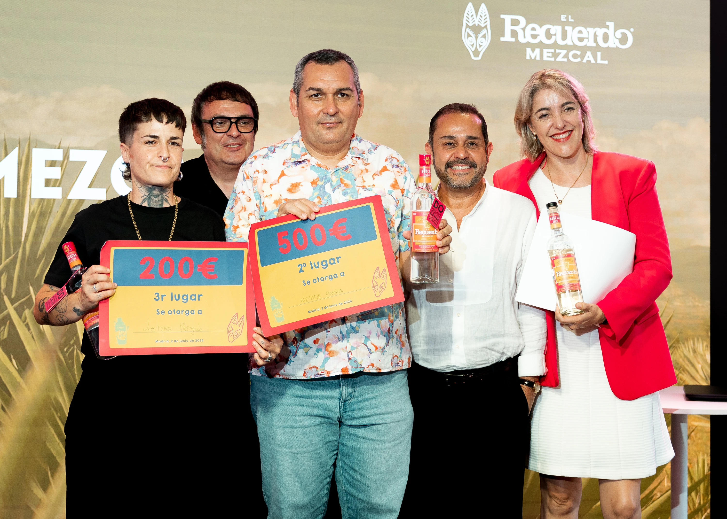 N&eacute;stor Parra (centro) y Lorena Morgado Jim&eacute;nez (izquierda), segundo y tercer puesto