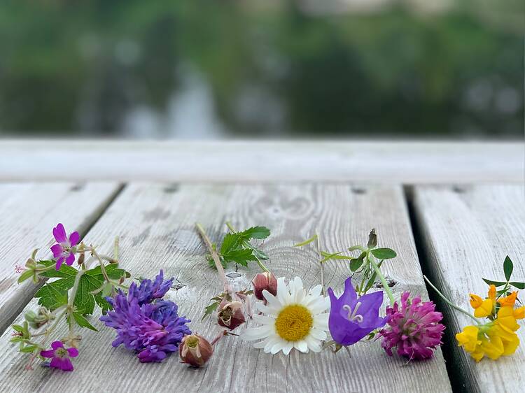 What folklore surrounds Midsummer night?